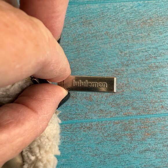 Lululemon Athletica Everywhere Belt Bag 1L Sherpa Fleece Off-White/Beige - Picture 3 of 12